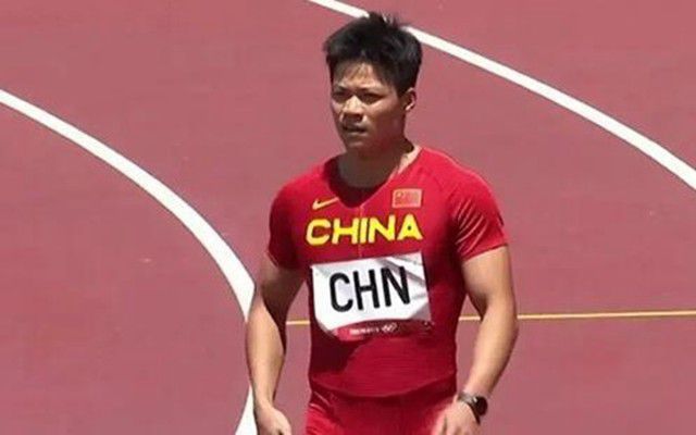 刘家辉仿佛被踩了尾巴，脱口斥道：你有没有搞错啊洪老先生，你自己都说了，我女儿并没有动手，没动手还要拿一千万美金，你这也未免太狮子大开口了吧。